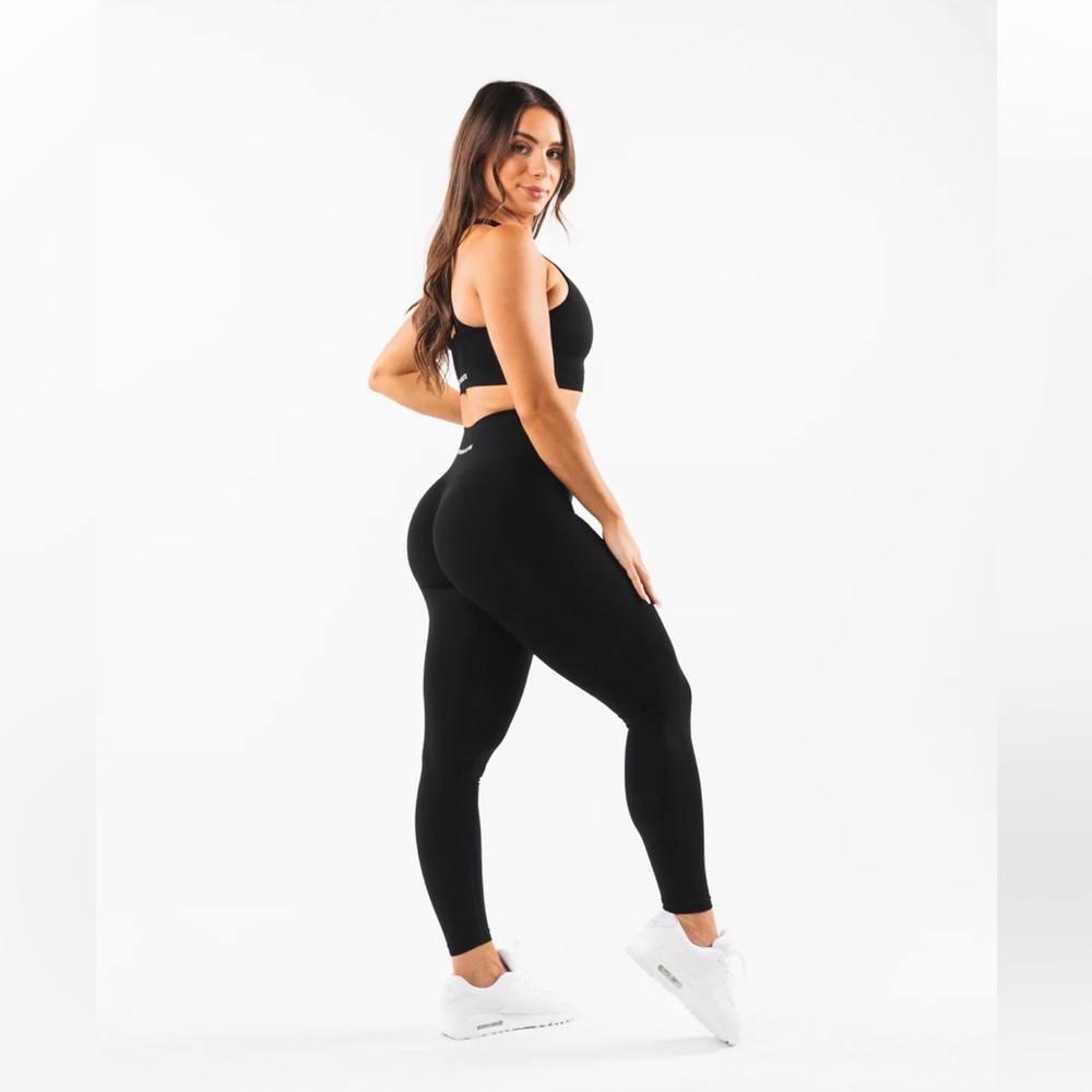Alphalete Amplify High-Waisted Leggings - Medium - Black